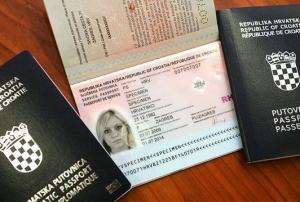 "SREĐIVALI" HRVATSKE DOKUMENTE: Na lažnim hrvatskim ispravama zaradili 240.000 eura Hrvatske isprave (Ilustracija) / Foto: Hina