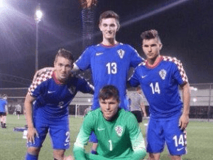 Mateo Andačić( sa brojem 13) među sugračima u hrvatskoj reprezentaciji