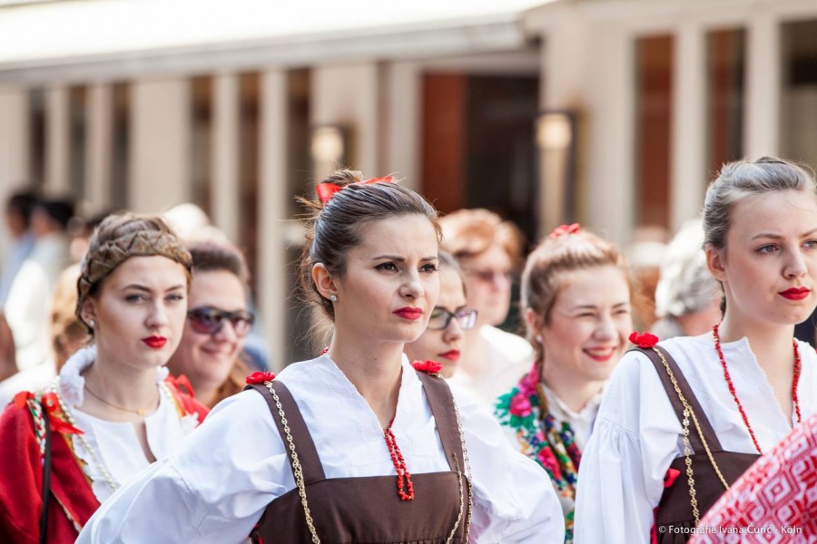 HKM KÖLN SLAVI 60. ROĐENDAN: Neizbrisiv hrvatski trag misije koju je uspostavio fra Krsto Šušnjara Hratske ljepotice u Tijeloskoj procesiji u Kölnu / Foto: Fenix (Ivan Ćurić)
