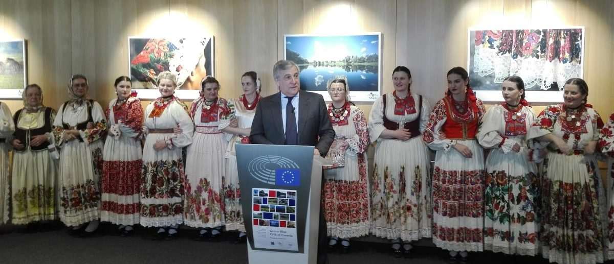 Antonio Tajani u EU parlamentu na izložbi Moslavine / Foto: Fenix (SIM)