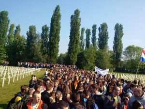 Pater Ike: Evo nas, Vukovare! Dovodimo ti 30.000 mladih snaga! mladi vukovar