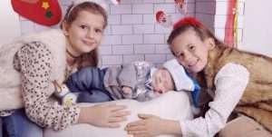 Sestra Melanie, brat Viggo i Stephanie 