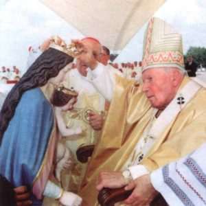 Dokumentarni film "Gospa od utočišta" na rasporedu Ciklusa hrvatskog filma u Vojvodini Sveti Papa Ivan Pavao ll kruni Gospu Aljmašku