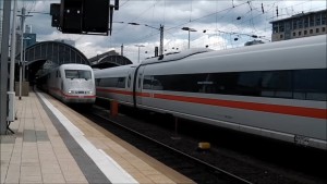 TRAGEDIJA U FRANKFURTU/M: Majku i osmogodišnjeg sina 40-godišnji muškarac gurnuo s perona pod nadolazeći vlak – dječak usmrćen na tračnicama Frankfurtski glavni kolodvor / Foto: Fenix