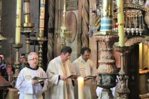 ISPOVIJEST ŽENE KOJA JE PRVA OTVORILA ISUSOV GROB: Kada smo otvorili grob, instrumenti su prestali raditi … Sveta misa na hrvatskom jeziku ispred Kapele Svetog groba / Foto: Fenix Magazin