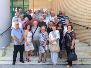 Slavljenici s fra Marinkom Vukmanom u Hrvacama  / Foto: FM