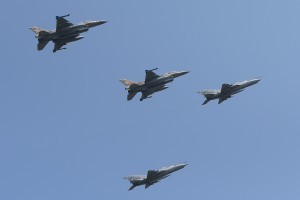 MIKE POMPEO SUTRA U DUBROVNIKU: Najviši dužnosnik američke administracije otkako je Donald Trump predsjednik SAD-a dolazi u Hrvatsku Dva izraelska borbena aviona F-16 u formacijskom letu s dva hrvatska MiG-a 21 preletjela su u nedjelju iznad Kninske tvrđave u sklopu svečanog programa obilježavanja Dana pobjede i domovinske zahvalnosti i Dana hrvatskih branitelja te 23. obljetnice vojno-redarstvene operacije (VRO) Oluja / Foto: HINA/ Mario STRMOTIĆ