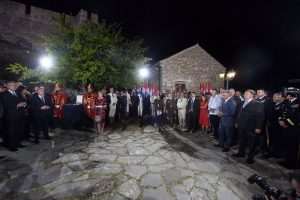 (VIDEO) Predsjednica u Kninu odlikovala generale Gotovinu i Markača: Ovo je priznanje za žrtvu koju ste dali boreći se za istinu o Domovinskom ratu knin tvrdjava oluja