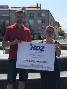 Za djevojčice i djevojke oboljele od teških bolesti: Ogranak HDZ-a Stuttgart donirao 2.500 eura udruzi "Kosa ljubavi" mile baricevic (3)