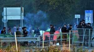 UNAPRIJED SMIŠLJEN SCENARIJ: Ilegalnim migrantima netko manipulira, kad im dođe vođa na granici nastaje kaos Migranti_Foto Hina (1)
