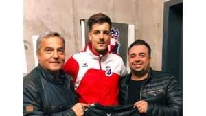 Hrvat podrijetlom iz Usore Denis Grgić je novi vratar Croatije Reutlingen Denis Grgić s čelnicima Croatije Reutlingen / Foto: Screenshot