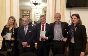  Potpredsjednica Hrvatskog svjetskog kongresa u Francuskoj Slavica Pućo, general Jean Cot, hrvatski veleposlanik u Parizu Filip Vučak, Guillaume Ancel i Sandra Hagendorfer, glavna tajnica HSK Francuske