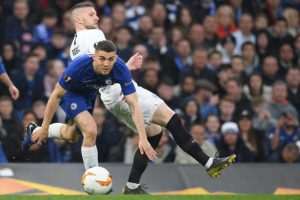 (FOTO) Hrvatski okršaj u polufinalu Europske lige: Kovačić uspješniji od Rebića, Chelsea na penala bolji od Eintrachta Mateo Kovačić u duelu s Antom Rebićem / Foto:Hina