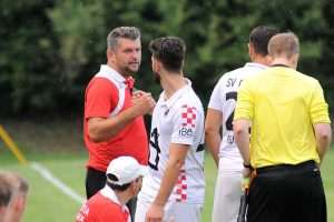 (FOTO) NJEMAČKI KUP: Pobjeda Croatije Bietigheim od 2:0, težak poraz Croatije Reutlingen od 1:6 Robert Michnia, lijevo, trener Croatije Reutlingen/Foto:Fenix(Bono Žepić)