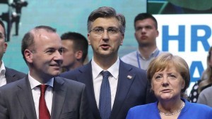 Andrej Plenković s predizbornog skupa u Zagrebu: 'Zajedno do pobjede 26. svibnja, s ljubavlju za Hrvatsku' Weber, Plenković i Merkel u Zagrebu / Foto: Hina