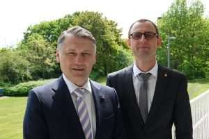 PODRŠKA HRVATSKOJ: Susret generalnog konzula RH u Hamburgu Kristijana Tušeka i predsjednika parlamenta savezne zemlje Schleswig-Holstein Klausa Schliea Generalni konzul Republike Hrvatske u Hamburgu Kristijan Tušek i državni tajnik Dirk Schrödter/Foto: ©Staatskanzlei