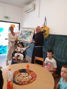 Fra Marinko Vukman u nedjelju proslavlja 40 godina svećeništva, jučer uručio donaciju splitskoj Udruzi Anđeli Fra Marinko 1
