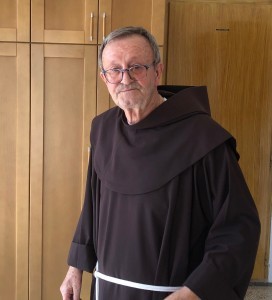 HRVATSKI ISELJENICI U RODNOM KRAJU: Val iseljavanja iz župe Podhum na Buškom blatu doživio kritične razmjere Fra Kazimir Dolić / Foto: Fenix