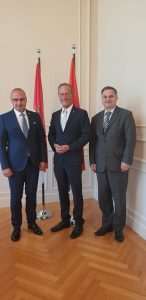 Veleposlanik dr. Gordan Grlić Radman sastao se u Wiesbadenu s Alexom Wintermeyerom, državnim ministrom Hessena Dr.Gordan Grlić Radman, Alex Wintermeyer i generalni konzul RH u Frankfurtu Vedran Konjevod
