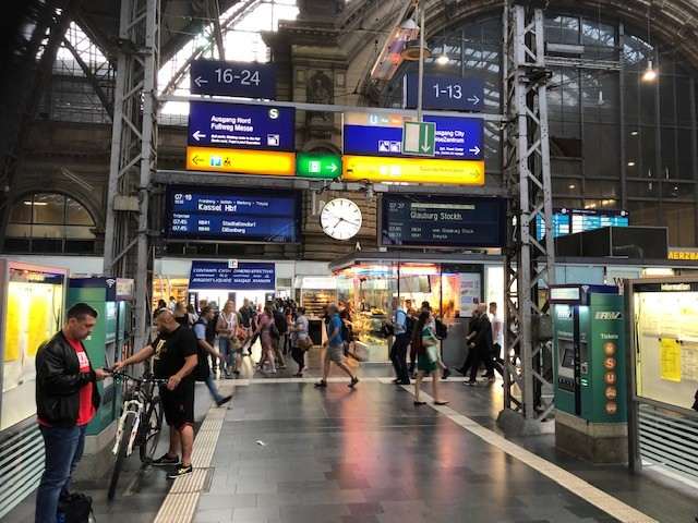 Glavni kolodvor u Frankfurtu/M žarišna je točka Njemačke - posebno kada je riječ o kriminalu Unutrašnjost Glavnog kolodvora u Frankfurtu (ilustracija) / Foto: Fenix