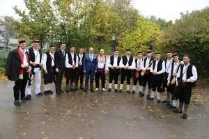 (FOTO): Na tradicionalnom 7. Susretu čuvara hrvatske etno baštine u Filderstadtu okupio se velik broj folkloraša Ministar Gordan Grlić Radman i generalni konzul RH u Stuttgartu Ivan Sablić/Foto: Fenix (Željko Cindrić)