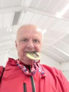 Frankfurtski maraton istrčalo 20 Hrvata, najbolje vrijeme ostvario Igor Damjanić iz Mühlheima na Majni Eduard Tokić sa medaljom / Foto: Fenix