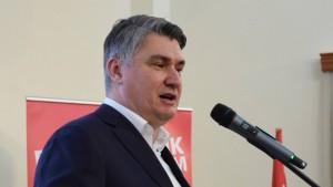 U sklopu predizborne kampanje predsjednički kandidat Zoran Milanović održao je u subotu navečer skup u Dubrovniku u Hotelu Petka / Foto: Hina