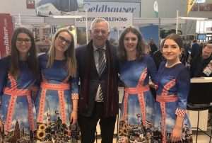 (FOTO) MÜNCHEN: Velik interes za hrvatskim izlagačima i sinjskim alkarima na najvećem turističkom sajmu Generalni konzul RH u Münchenu Vladimir Duvnjak na sajmu /Foto: Fenix