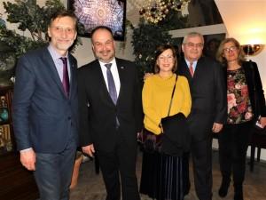 (FOTO) Ovacije Bečana Gavranovoj komediji „Lutka“ Miro Gavran i i veleposlanik Daniel Glunčić