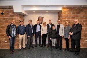 Veleposlanik Daniel Glunčić sa članovima Šokadije /Foto: Fenix (Zoran Cindrić)