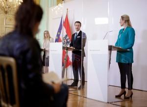 BORBA ZA RADNA MJESTA: U Austriji 588.205 nezaposlenih i 1,2 milijuna zaposlenih koji rade skraćeno Ministar financija Blümel (sredina) s dvije ministrice /Foto: Fenix(S.Herek/Andy Wenzel