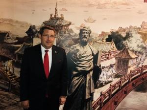 (FOTO) HRVATSKI VELEPOSLANIK U KINI DARIO MIHELIN: Ovo je neočekivana situacija, ali nema straha i panike Hrvatski veleposlanik u Kini Dario Mihelin/Foto: Fenix