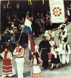 HRVAT IZ NJEMAČKE: Na pragu je osmog desetljeća, ali već 50 godina ponosno nosi hrvatski barjak ulicama njemačkoga grada Viktor Soldo 1984 godine u procesiji Sv. Fridolina