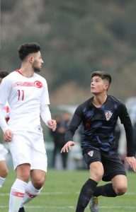 HRVATSKI NOGOMETNI TALENT IZ ZÜRICHA: Marco Ćurić na putu svog uzora Ivana Rakitića Marco Ćurić u dresu Hrvatske U17 / Foto: Fenix (R.Ćurić)