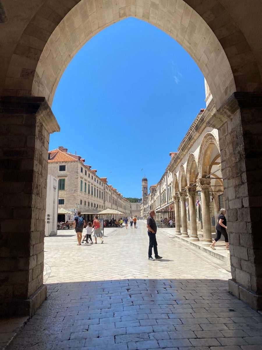 Ulaz na Stradun sa strane od Ploča / Foto: Fenix (Dora Puđa) 