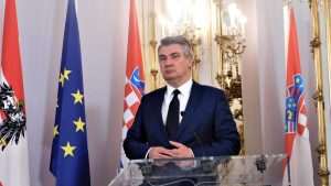 RAZGOVOR O OTVORENIM GRANICAMA: Milanović u Beču sa Van der Bellenom i Pahorom; predsjednik RH pozvao Austrijance na odmor u "vrlo sigurnu" Hrvatsku Zoran Milanović: Foto: Fenix (S.Herek)