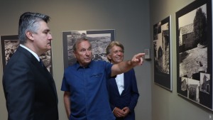 LJUTNJA ZBOG "DOCIRANJA I PAMETOVANJA": Milanović je "ozbiljnim primitivizmom" nazvao prepričavanje razgovora u četiri oka Zoran Milanović na izložbi u Klovićevim dvorima / Foto: Hina