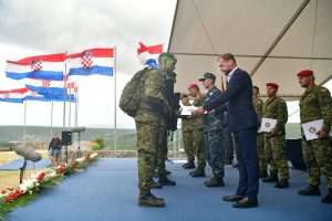 KNIN: Usponom na Kninsku tvrđavu završena hodnja novih vođa Hrvatske vojske Hodnja od Udbine do Knina