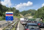POJAŠNJENJE AUSTRIJSKA UREDBE: Putnici iz Hrvatske u tranzitu kroz Austriju ne moraju imati PCR test, ali se u prolazu ne smiju zaustavljati Ulaz u Sloveniju / Foto: Fenix