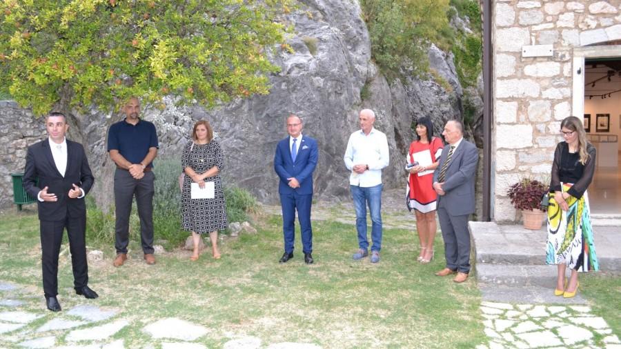 HOMMAGE VIRGILIJU NEVJESTIĆU: U Kninu otvorena izložba manjeg dijela impresivne ostavštine jednog od najvećih majstora grafičke umjetnosti XX. st. Knin _Nevistic van