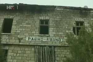 Spaljena zgrada Bivše željezničke postaje u Ravnom / Foto: Arhiv Općina Ravno