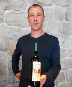 (REPORTAŽA) VINSKO CARSTVO DUBROVAČKOG KRAJA: Priča iz Konavala i Pelješca o vinu, vinovoj lozi i nesalomljivosti hrvatskog čovjeka Vinar Zvonko Miljas / Foto: Fenix (Preslik VM)