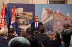 Ministar Gordan Grlić radman u Petrovaradinu / foto: Hina