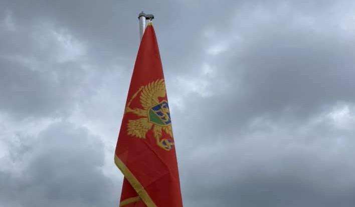 VJERNICI CPC: Čekamo da se iz ruku okupatorske Srpske pravoslavne crkve vrate crnogorske crkve i manastiri u vlasništvo onih čiji su ih preci gradili i branili Crnogorska zastava / Foto: Fenix