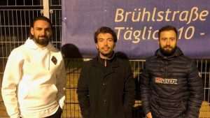 PRIJEM U FRANKFURTU: Generalni konzul Vedran Konjevod zaželio Miljenku Mrkonjiću uspjeh u njegovoj humanitarnoj biciklističkoj vožnji Tomislav Mrkonjić, Miljenko Mrkonjić i Marko Marić / Foto: Fenix (S.P.)