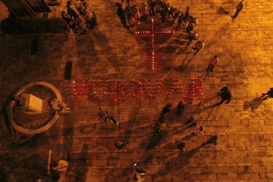 Svijeće za Vukovar i Škabrnju: Počast vukovarskim žrtvama u Zagrebu, Splitu, Rijeci, Osijeku, Dubrovniku, ... Foto: DuList