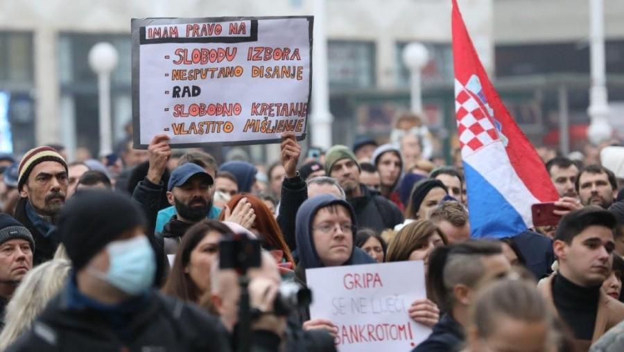 U Zagrebu održan prosvjed protiv mjera i Nacionalnog stožera Prosved Zagreb u brnjica