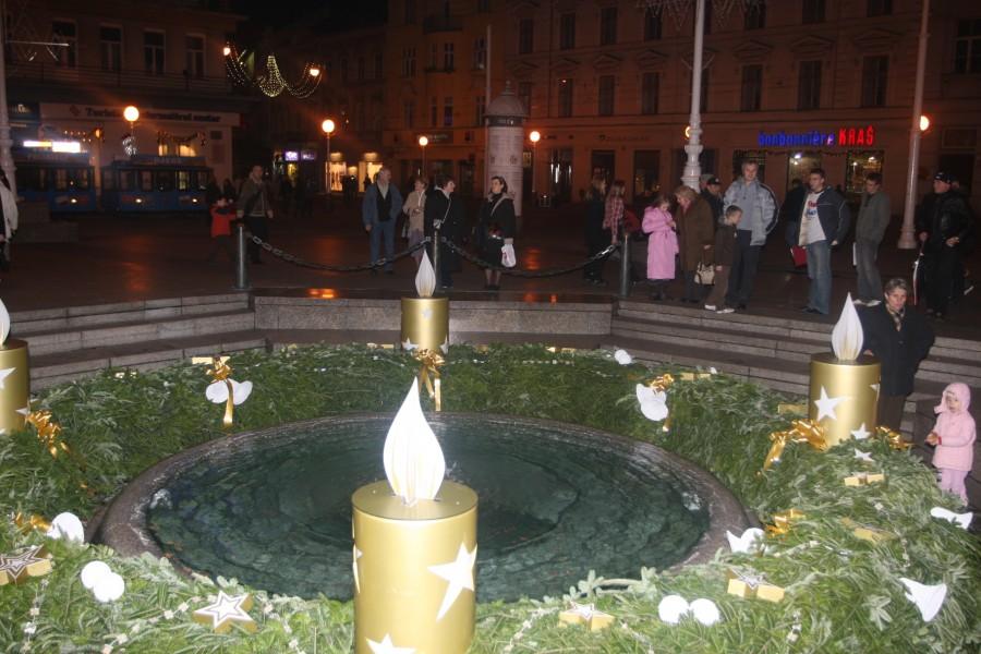 Upaljena prva adventska svijeća u Zagrebu / Foto: Preslik Grad Zagreb