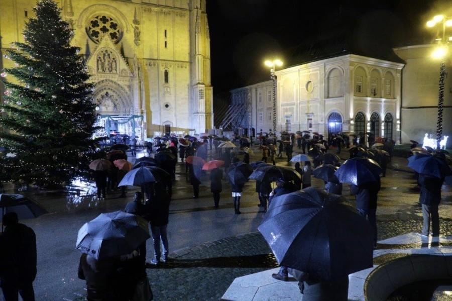 POLNOĆKA U KATEDRALI: U blaženoj noći Isus Krist se zauvijek ugradio u povijest svijeta Polnocka 1