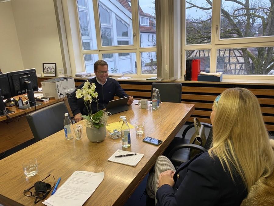 NJEMAČKI GRADONAČELNIK SEBASTIAN KURZ: Ljudi su dolazili, donosili donacije za Hrvatsku i ostali pomagati U uredu gradonačelnika Sebastiana Kurza / Foto: Fenix